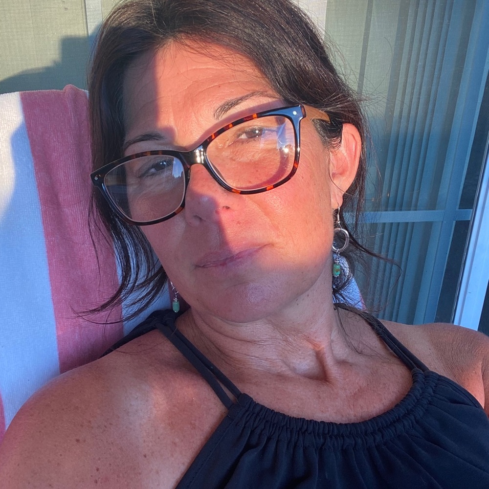 Meet your Posher, Leslie